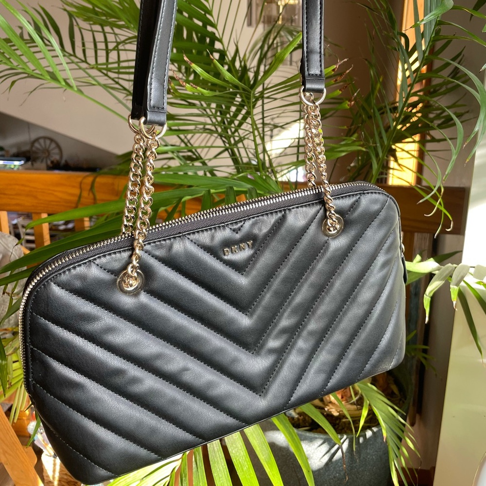 DKNY black purse, medium size